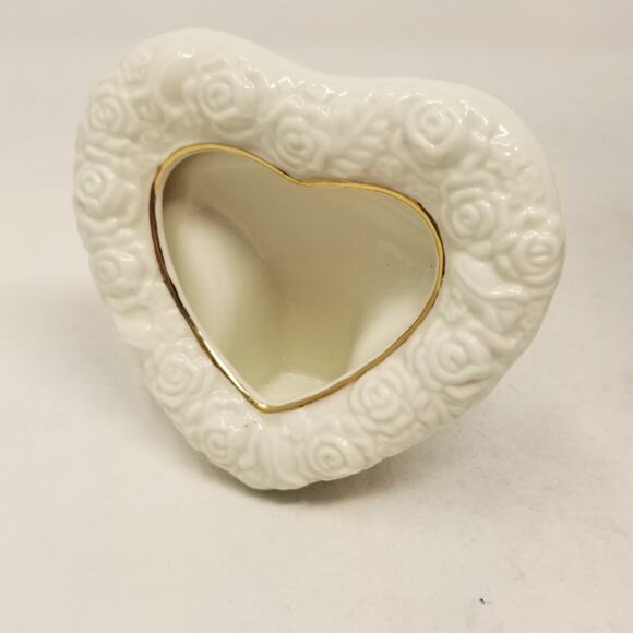 International Silver Company  Ceramic Cream Heart Shaped Photo Picture Frame - Picture 1 of 5
